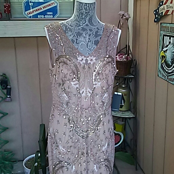 Women's dress - Picture 2 of 5